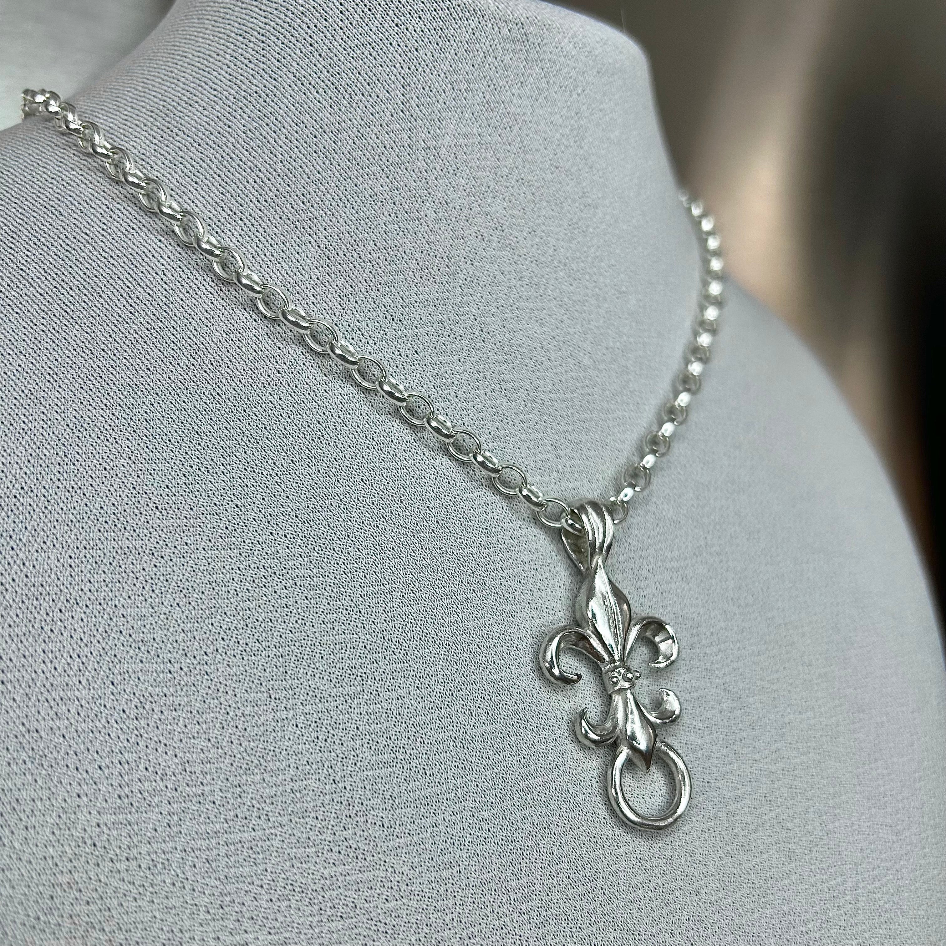 St. Fleur de Lis Chain