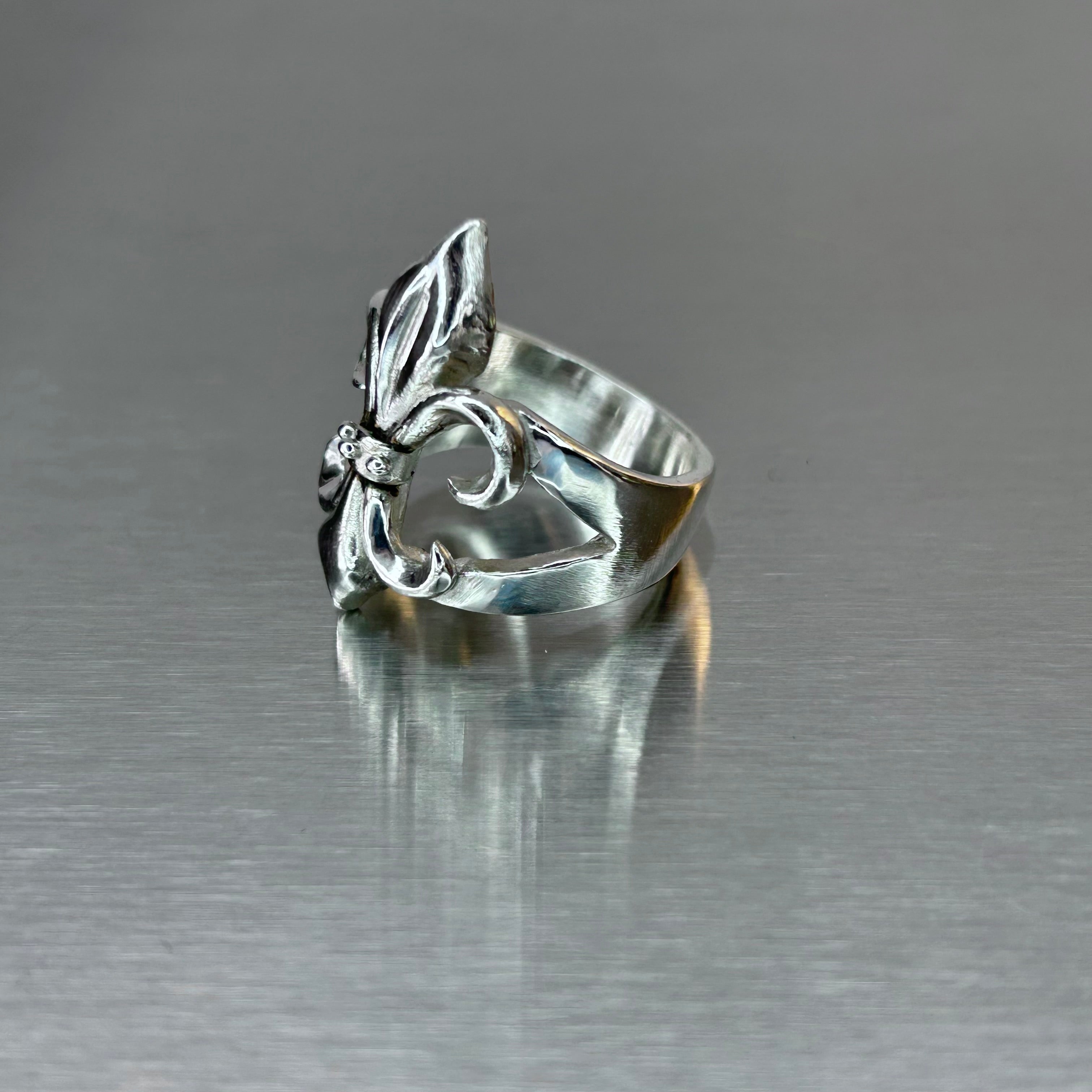 Fleur de Lis Ring