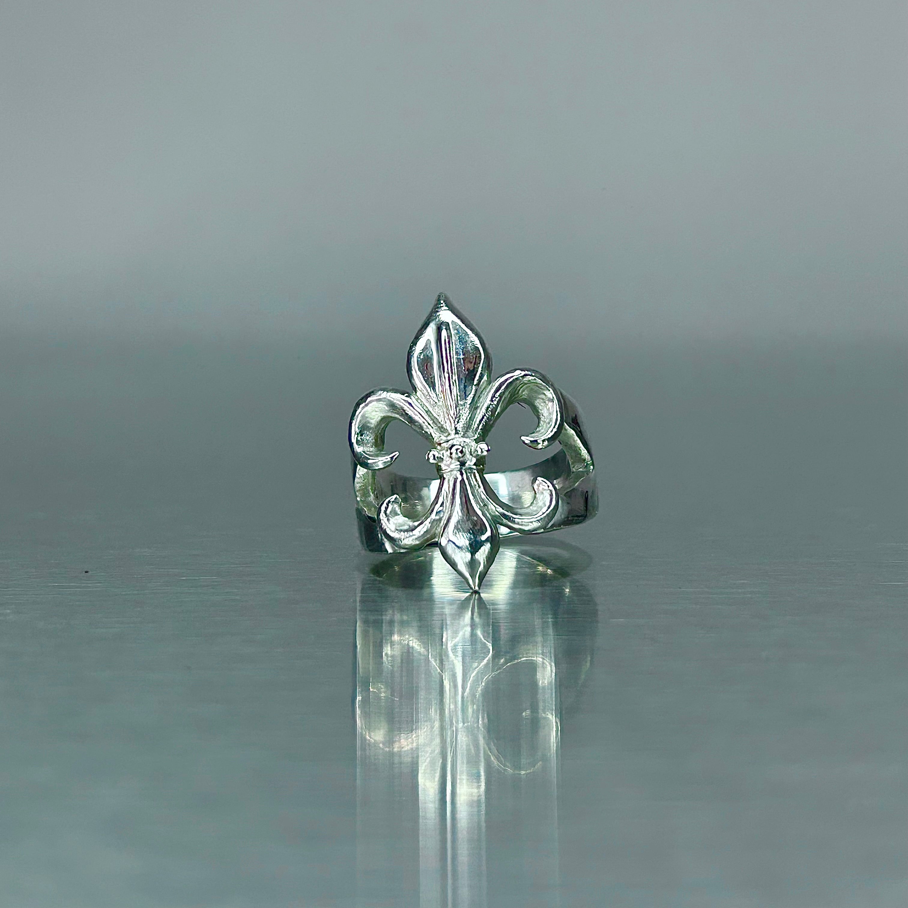Fleur de Lis Pinky Ring