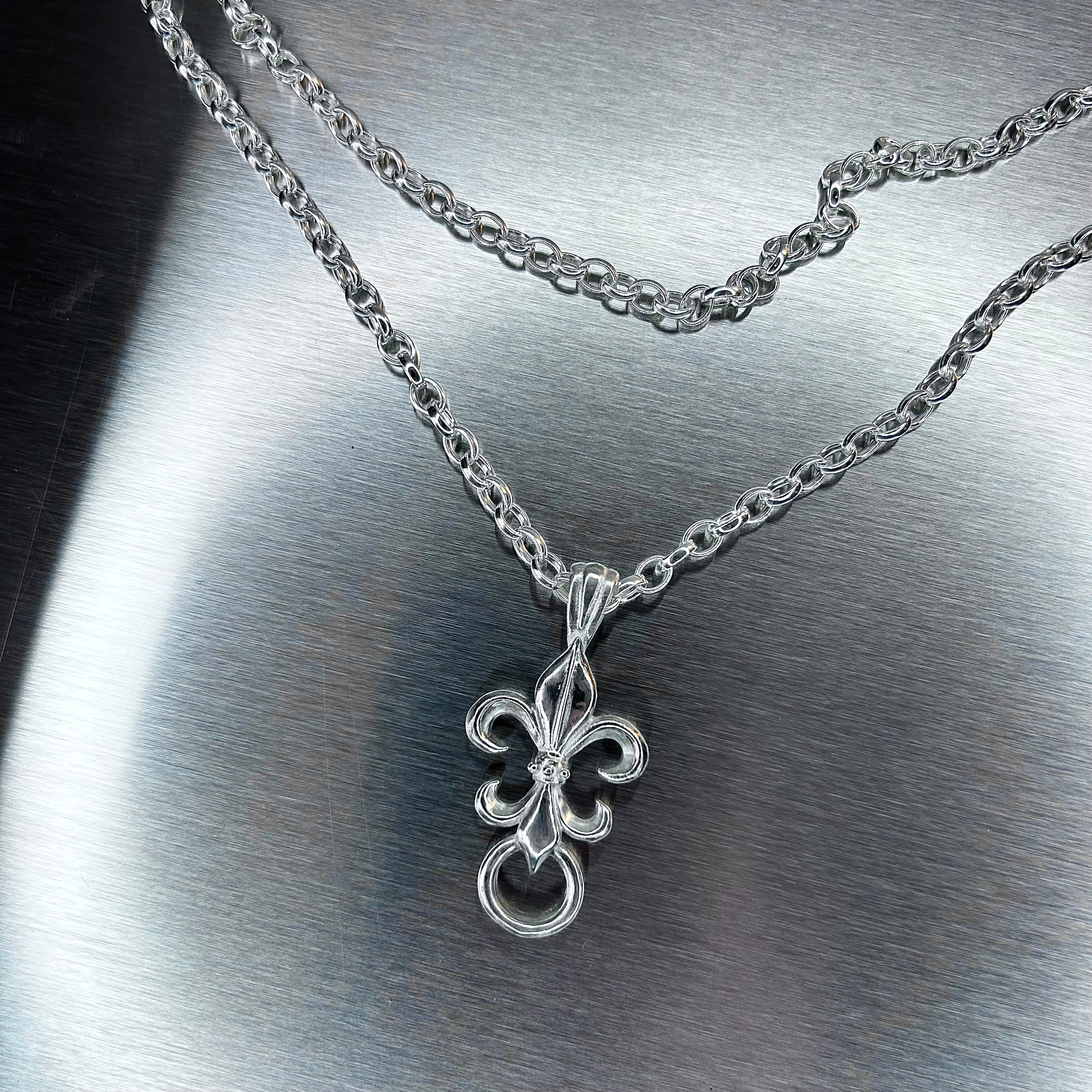 St. Fleur de Lis Chain