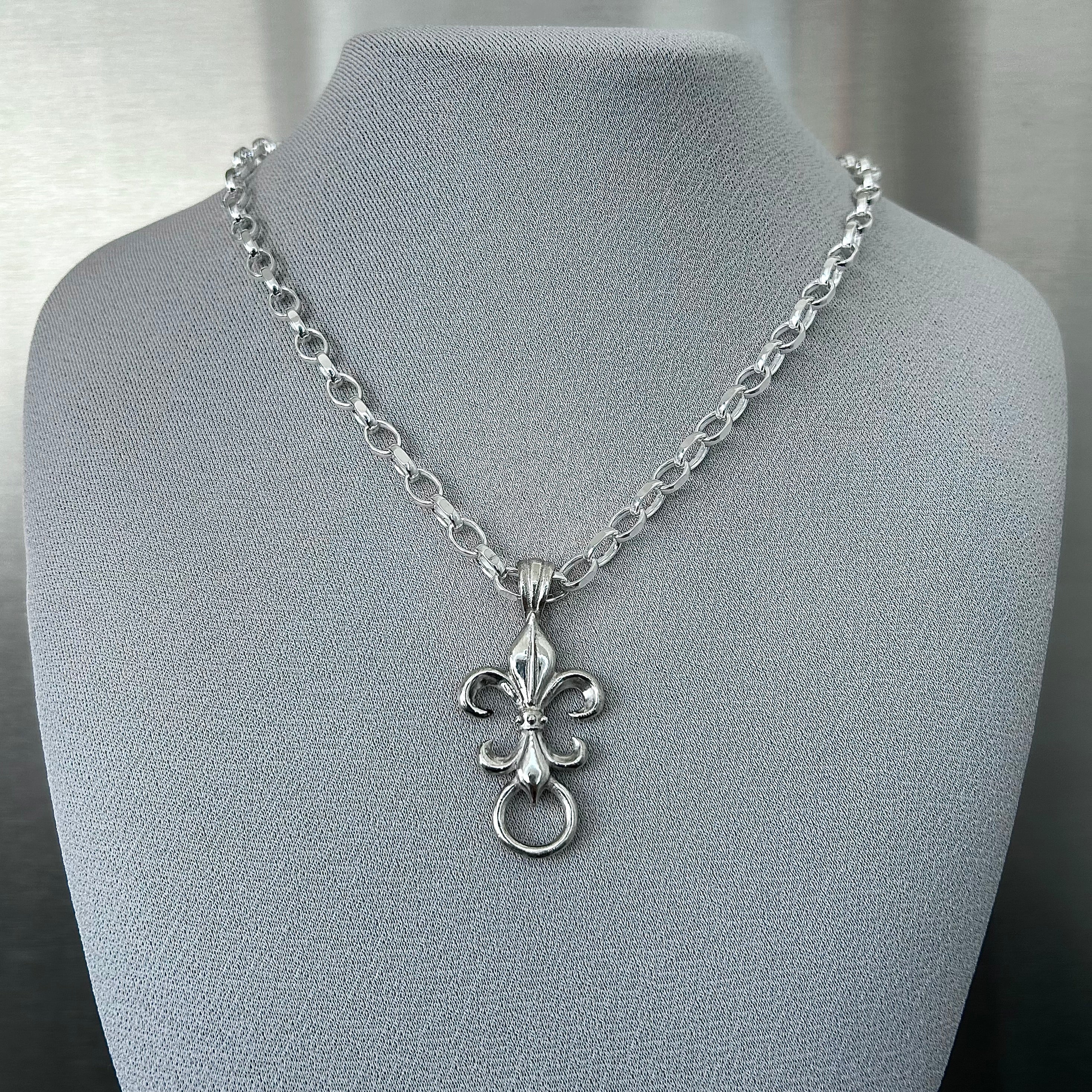 St. Fleur de Lis Chain