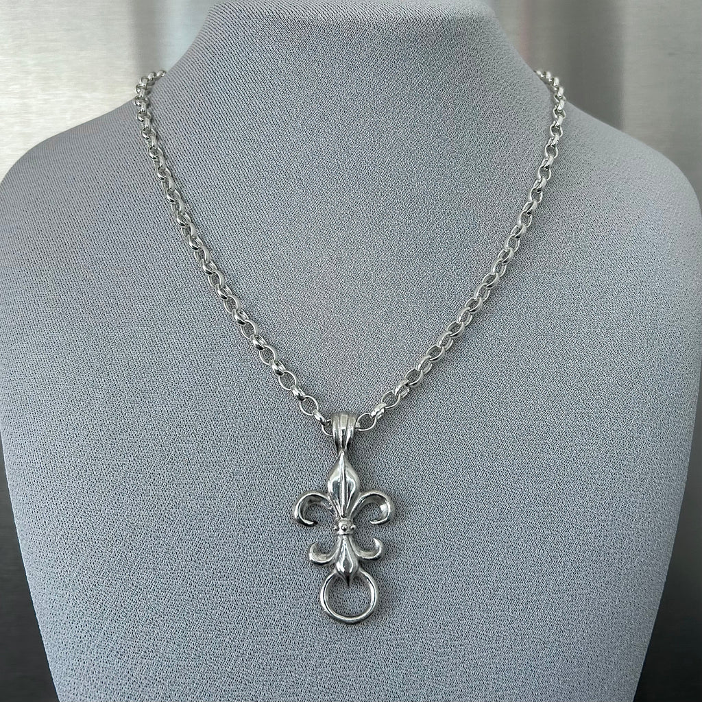St. Fleur de Lis Chain