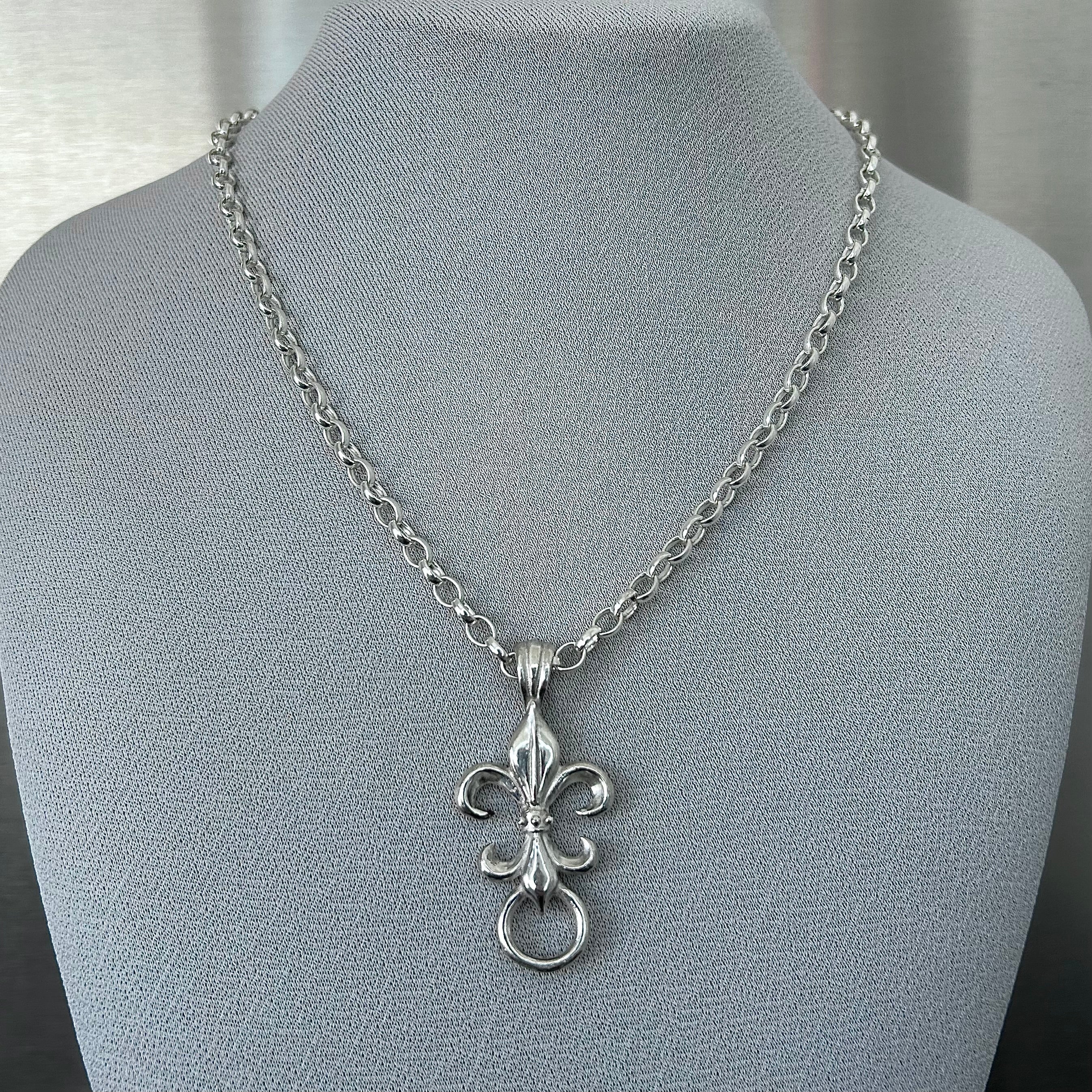 St. Fleur de Lis Chain