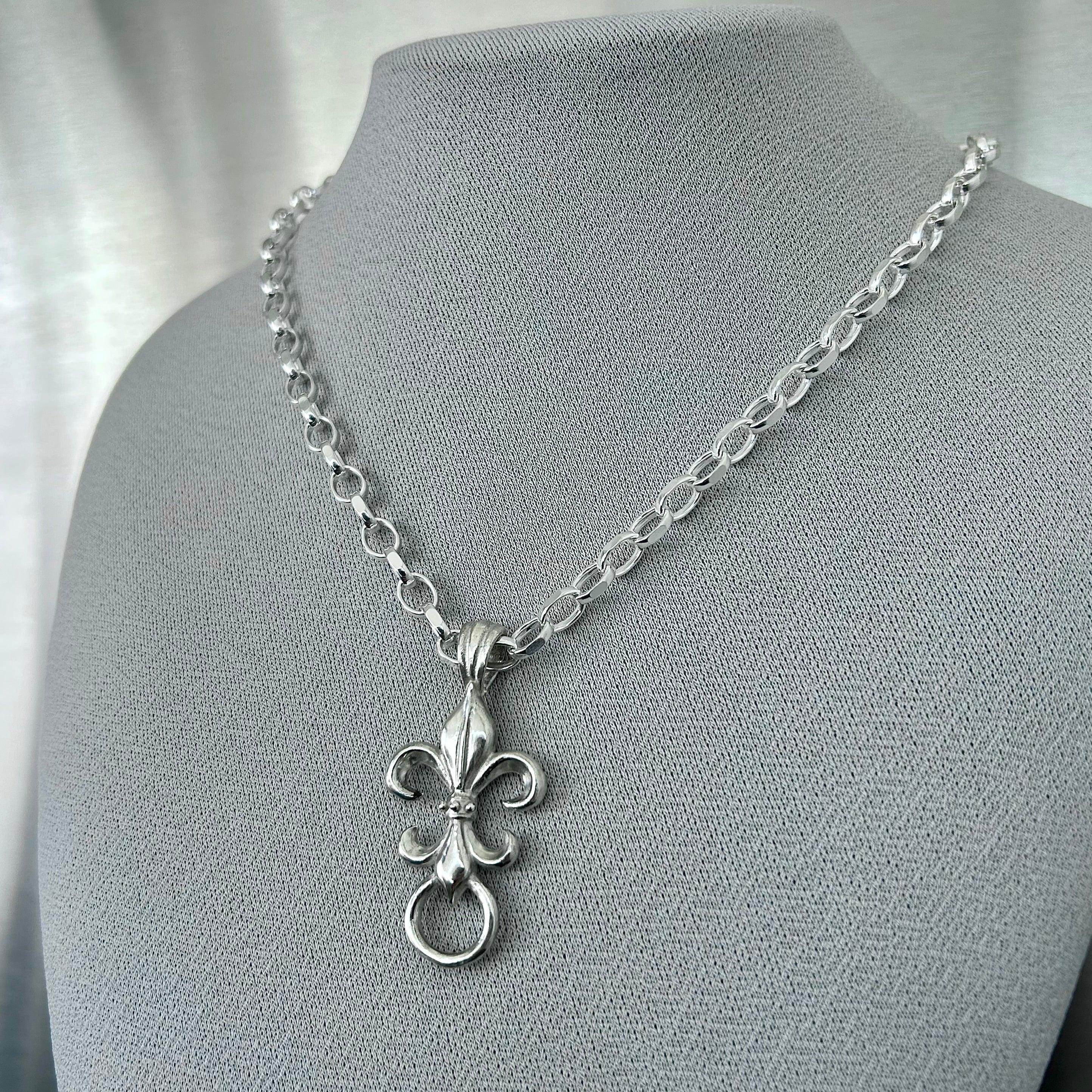 St. Fleur de Lis Chain
