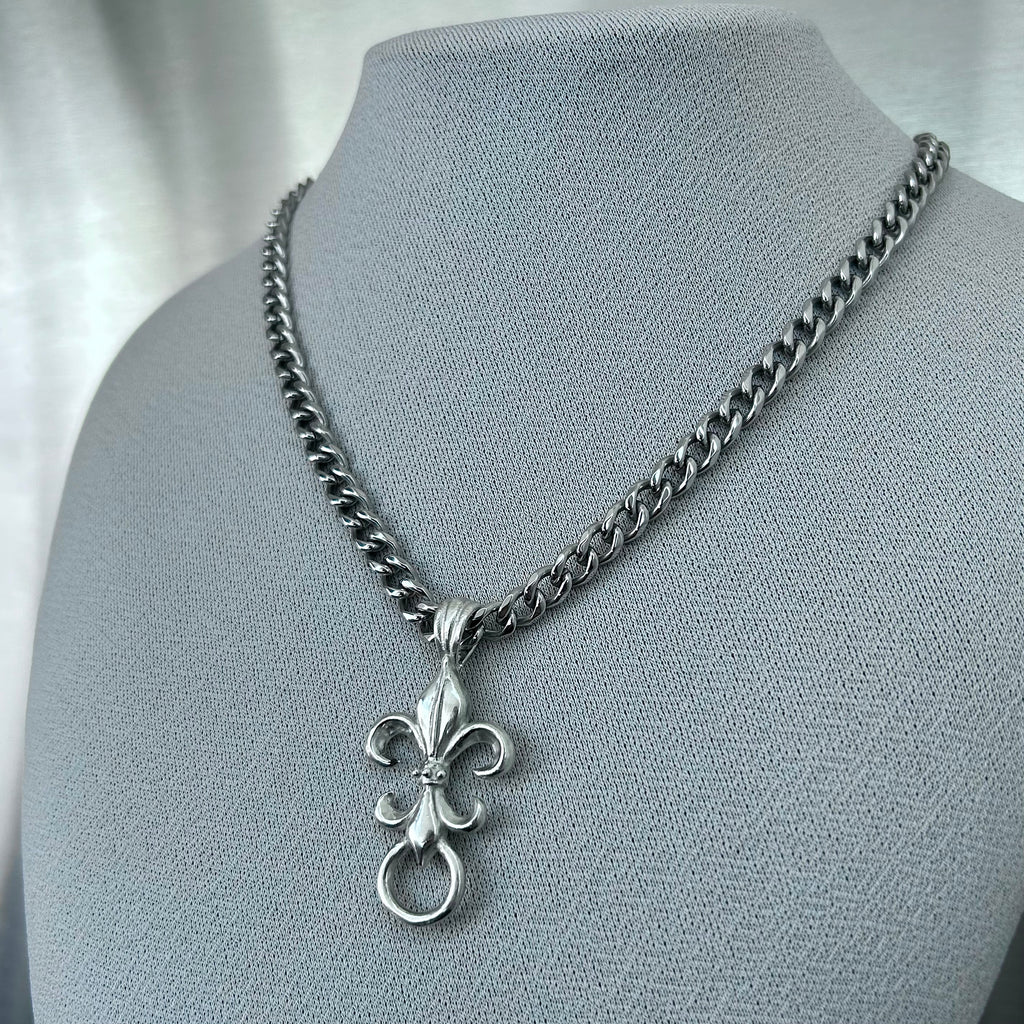 St. Fleur de Lis Chain