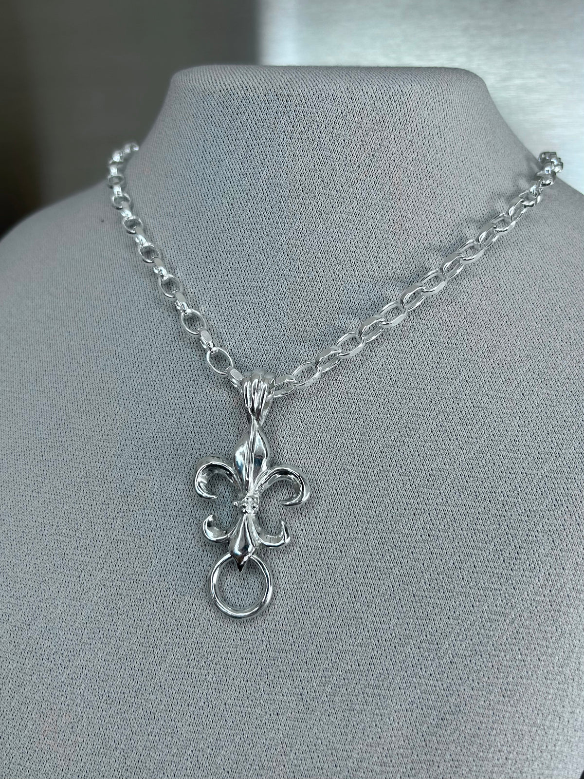 Fleur de Lis Door Knocker Chain