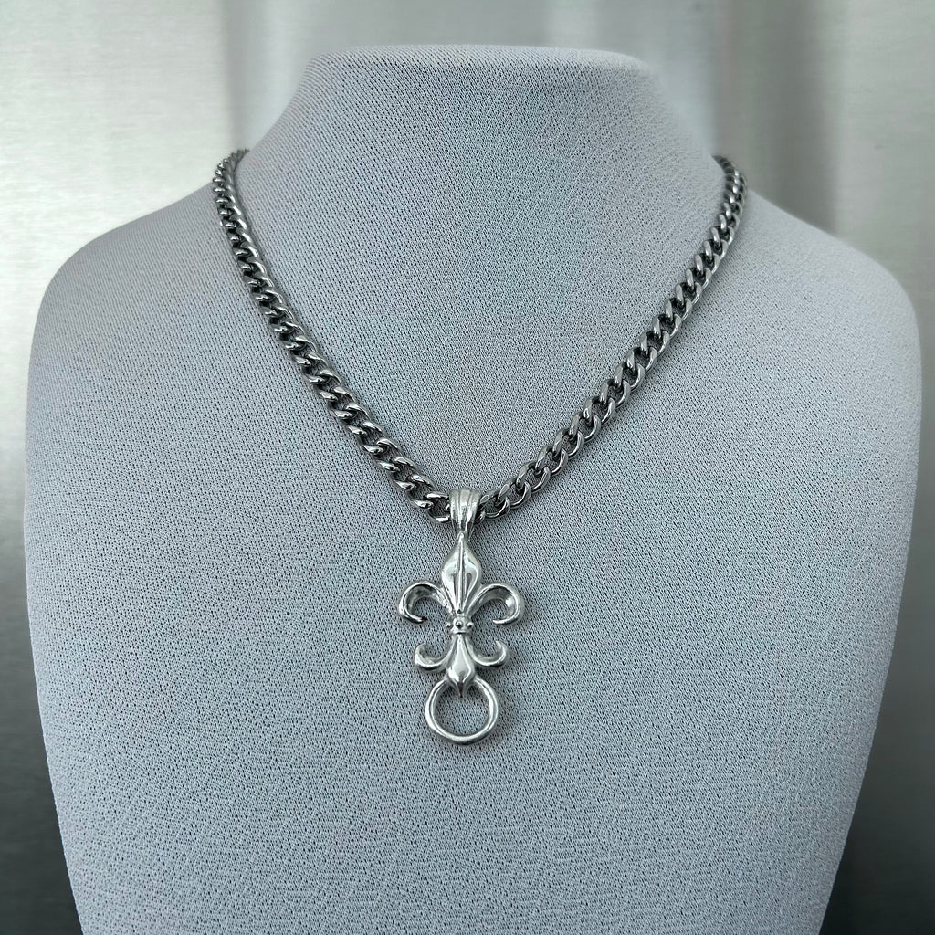 St. Fleur de Lis Chain