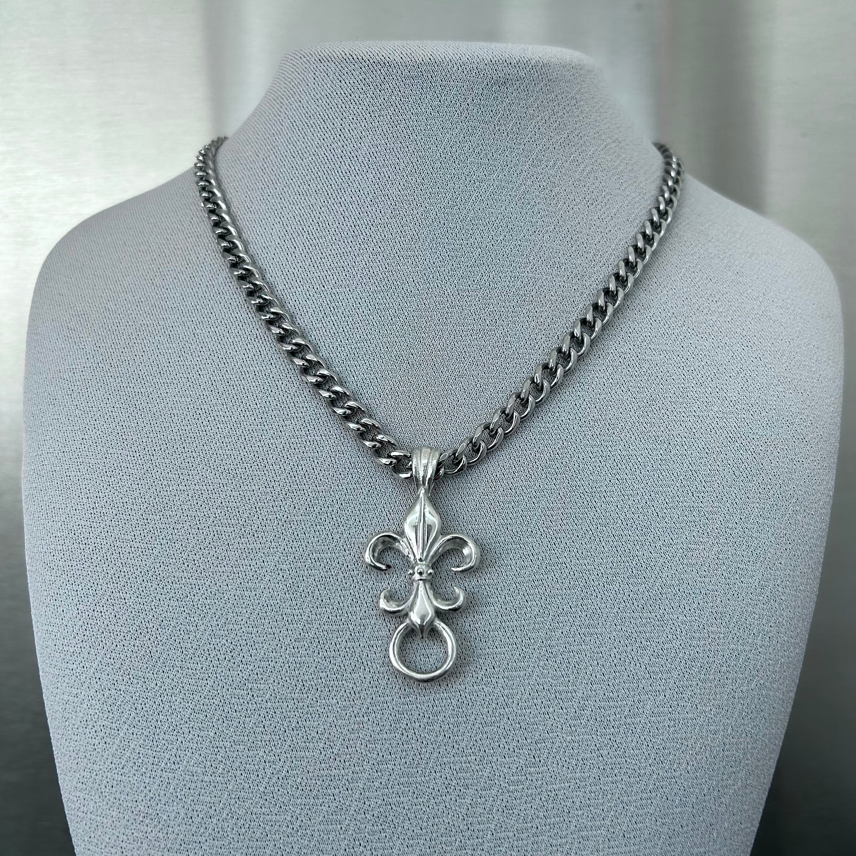 St. Fleur de Lis Chain