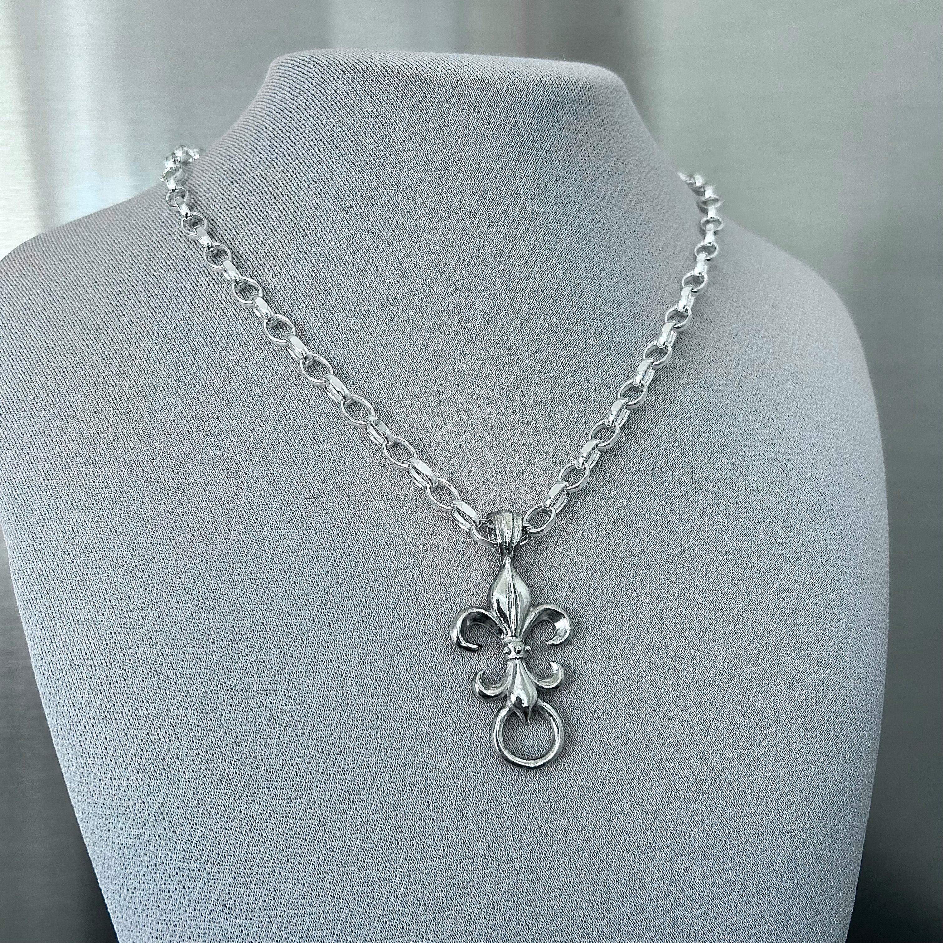 St. Fleur de Lis Chain