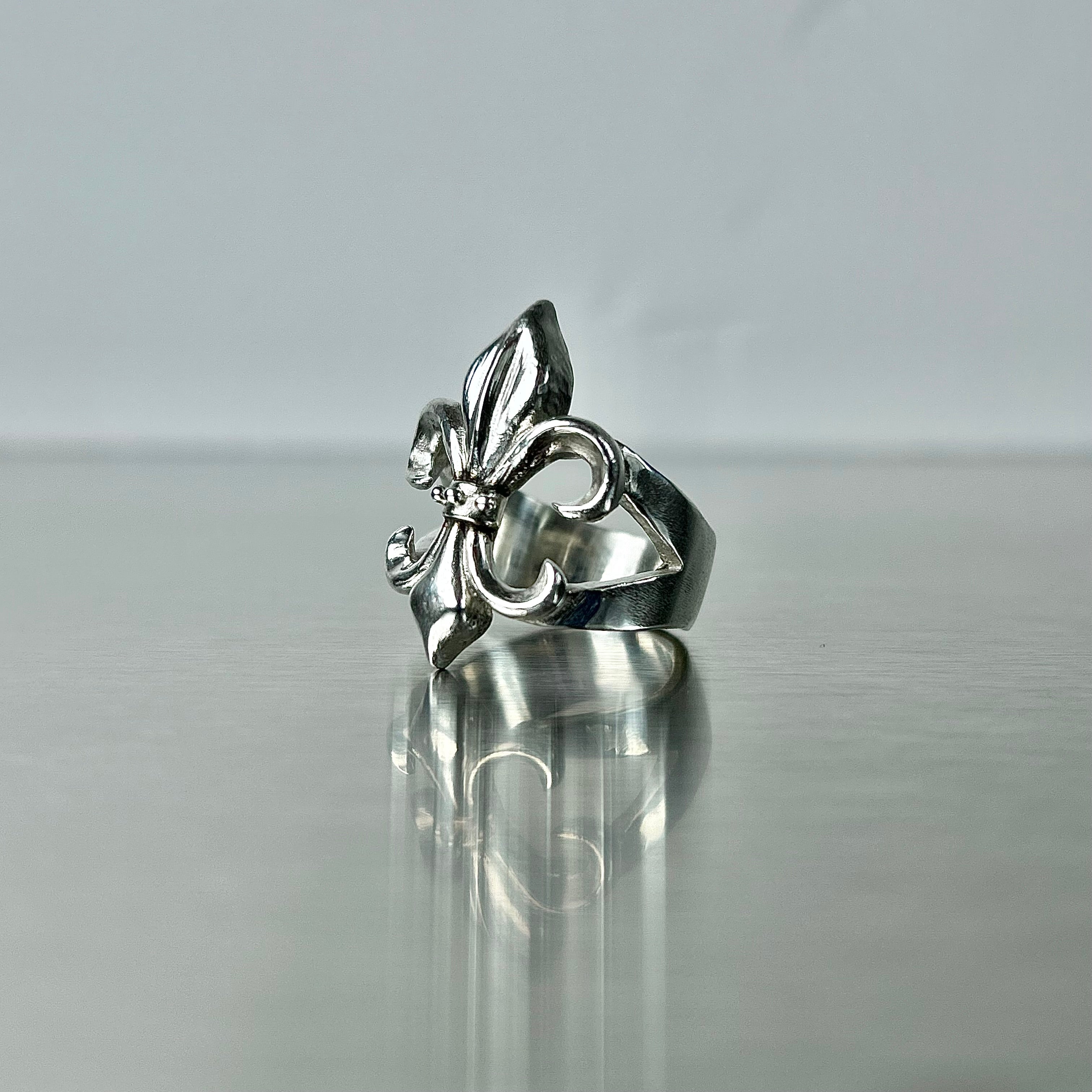Fleur de Lis Ring