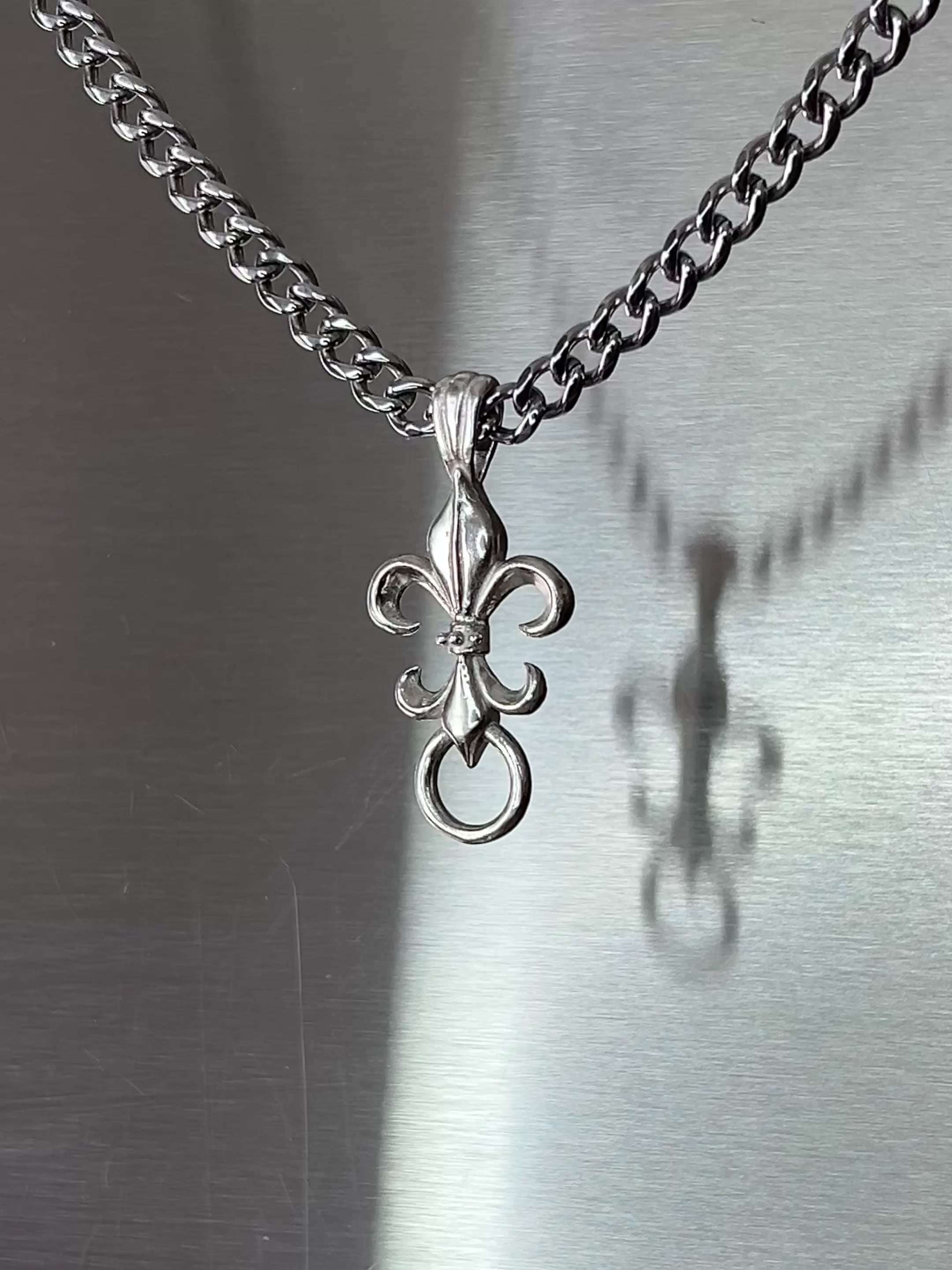 St. Fleur de Lis Chain
